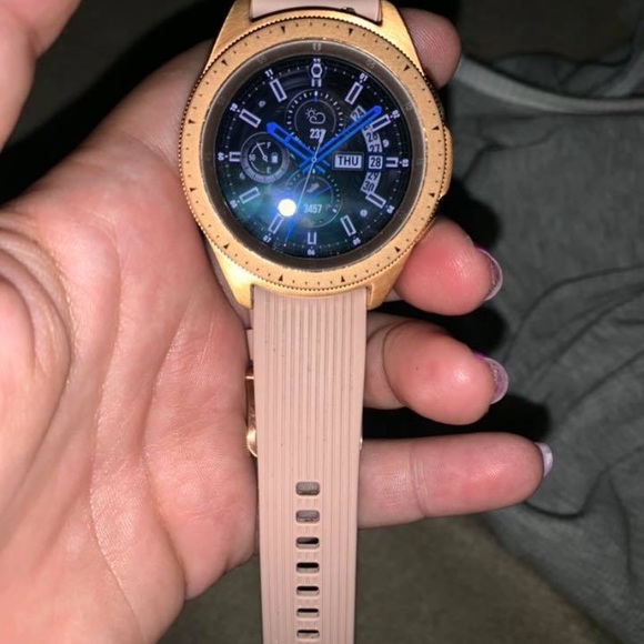 Galaxy watch 42MM - Picture 2 of 5